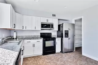 Photo #1: 2444987 Listing