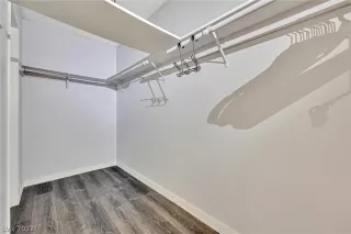 Photo #4: 2444987 Listing