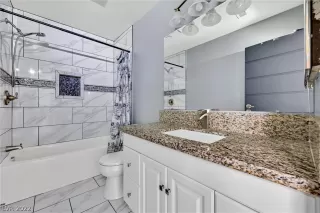 Photo #5: 2444987 Listing