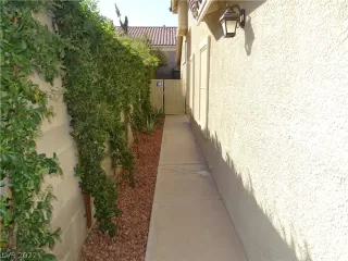 Photo #1: 2444993 Listing 