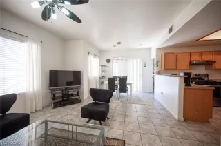 Photo #4: 2445002 Listing