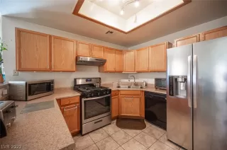 Photo #6: 2445002 Listing