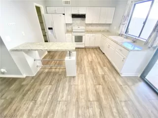 Photo #4: 2445010 Listing 