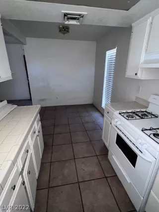 Photo #6: 2445015 Listing 