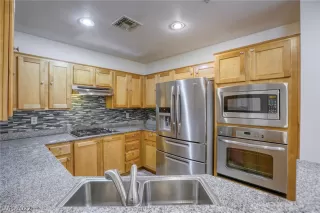 Photo #1: 2445043 Listing 