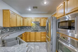 Photo #2: 2445043 Listing 