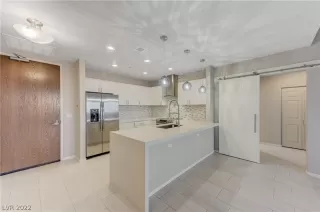 Photo #2: 2445083 Listing 