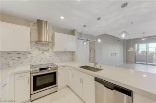 Photo #4: 2445083 Listing 