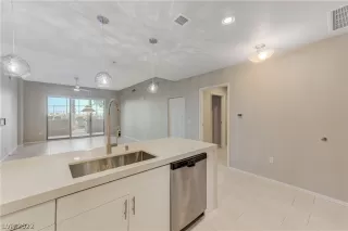 Photo #5: 2445083 Listing 