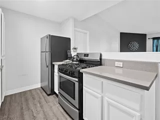 Photo #6: 2445092 Listing 