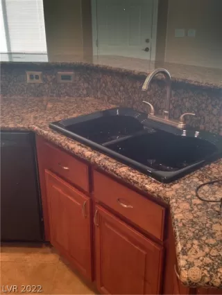 Photo #4: 2445104 Listing