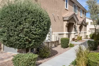 Photo #2: 2445120 Listing