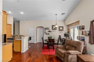 Photo #3: 2445120 Listing