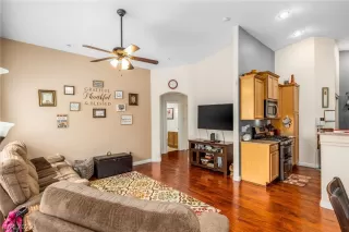 Photo #5: 2445120 Listing