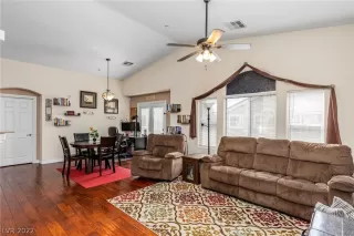 Photo #6: 2445120 Listing