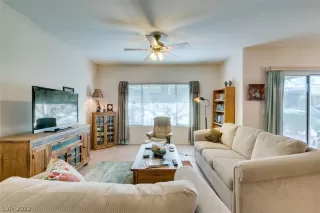 Photo #6: 2445132 Listing 