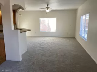 Photo #4: 2445191 Listing