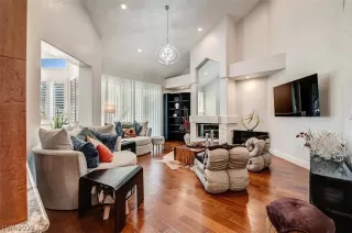 Photo #2: 2445207 Listing