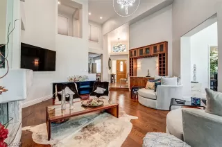 Photo #4: 2445207 Listing