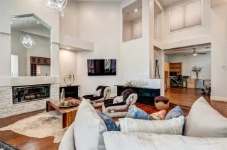 Photo #5: 2445207 Listing