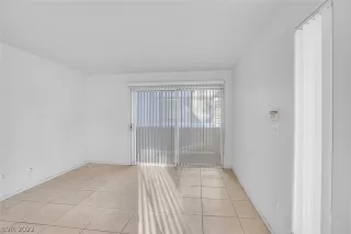 Photo #5: 2445215 Listing