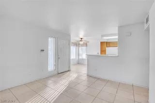 Photo #6: 2445215 Listing