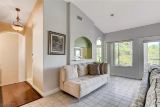 Photo #5: 2445229 Listing