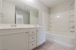 Photo #3: 2445235 Listing