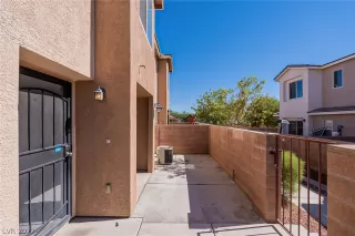 Photo #4: 2445235 Listing