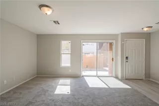 Photo #6: 2445235 Listing