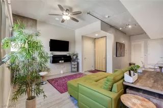 Photo #3: 2445244 Listing