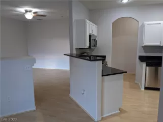 Photo #3: 2445277 Listing