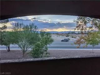 Photo #4: 2445277 Listing