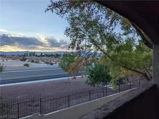 Photo #5: 2445277 Listing