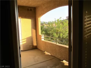 Photo #5: 2445280 Listing 