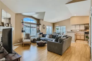 Photo #2: 2445282 Listing