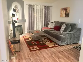 Photo #4: 2445316 Listing