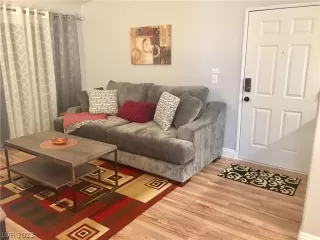 Photo #5: 2445316 Listing