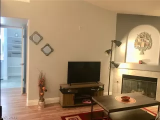 Photo #6: 2445316 Listing