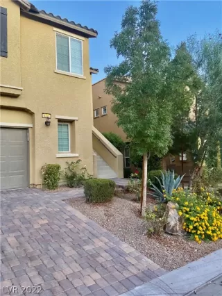 Photo #3: 2445335 Listing