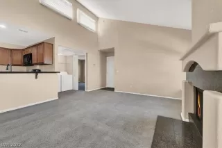 Photo #4: 2445365 Listing