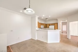 Photo #3: 2445468 Listing