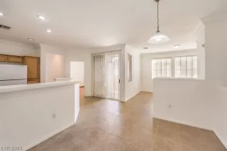 Photo #4: 2445468 Listing