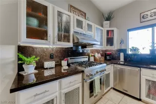 Photo #5: 2445481 Listing 