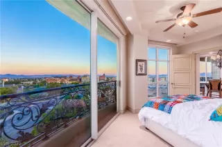 Photo #4: 2445499 Listing