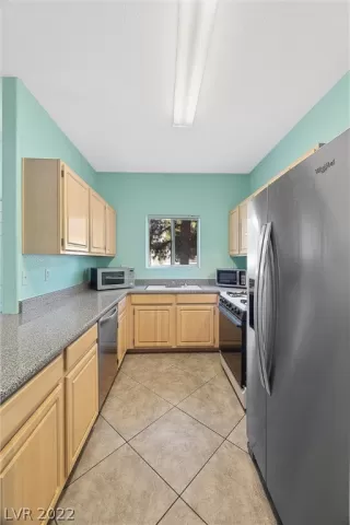 Photo #6: 2445500 Listing