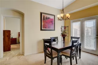 Photo #3: 2445505 Listing