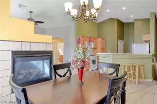 Photo #5: 2445505 Listing