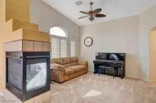 Photo #6: 2445505 Listing