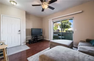 Photo #4: 2445519 Listing